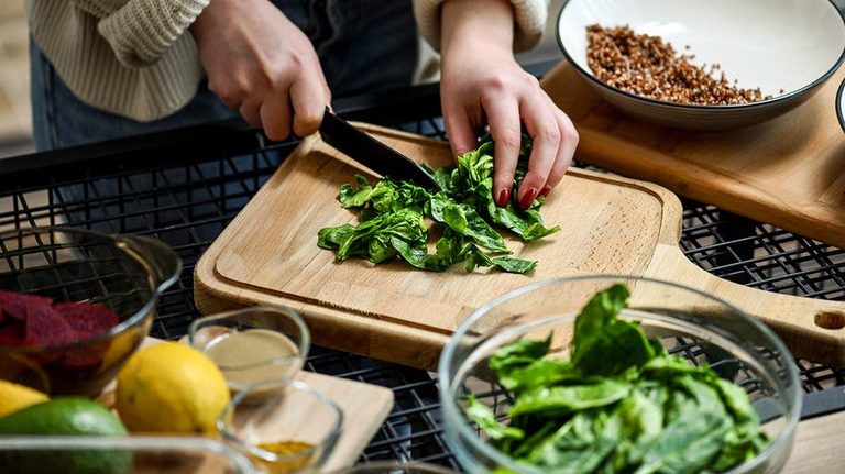 Leafy Greens May Help Protect Lungs