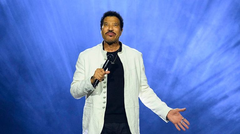 Lionel Richie Cancels Concert Due To Illness