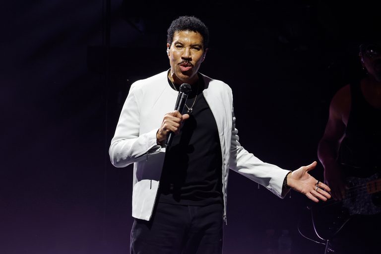 Lionel Richie Cuts Concert Short Due To Dizziness
