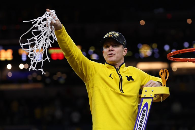 Mavericks Hire Coach Dusty May