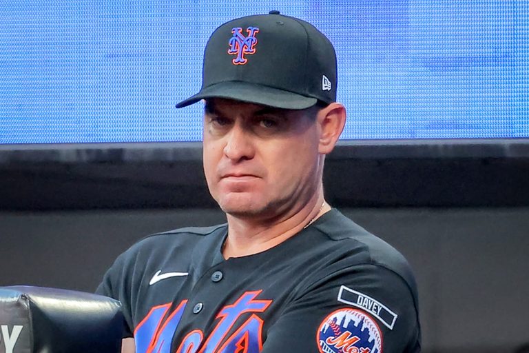 Mets Fire Manager Carlos Mendoza