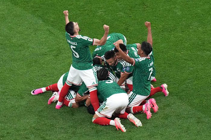 Mexico Beats Ecuador 2 0