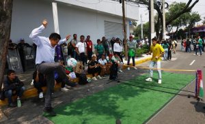 Mexico Ecuador Fans Keep World Cup Rivalry Friendly