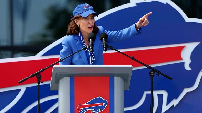 Ny Governor Fails To Rally Bills Fans