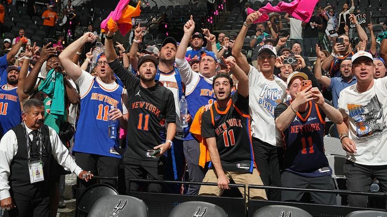 Nypd Deploys 10 000 Officers For Knicks Parade
