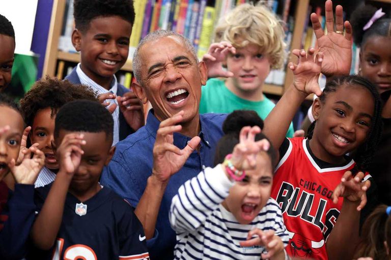 Obamas Surprise Visitors At New Center