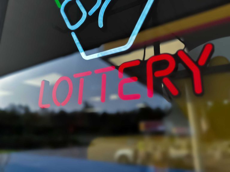 Ohio Man Wins 100 000 In Lottery After Dumpster Dive