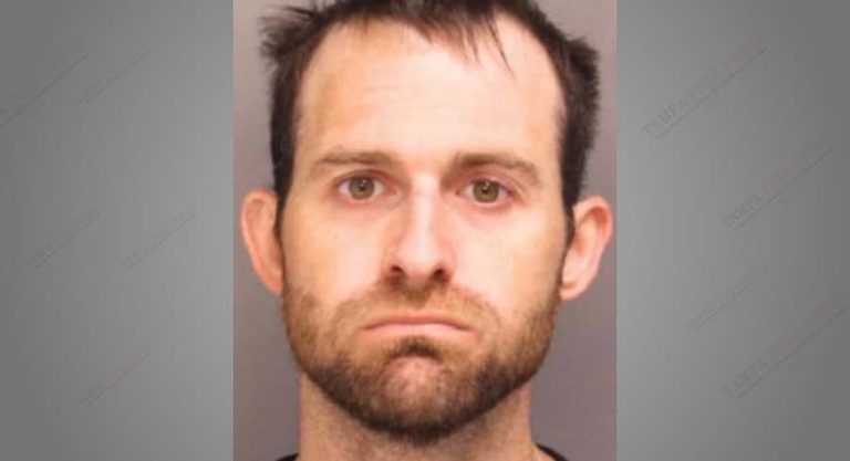 Pa Man Kidnaps Woman At Knifepoint