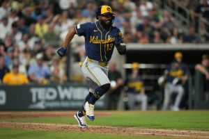 Padres Sign Veteran If Luis Rengifo