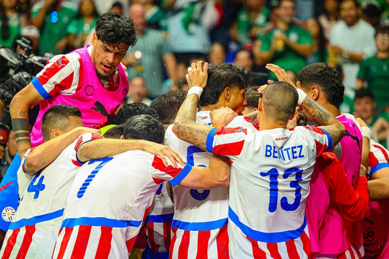 Paraguay Fans In Us Cheer Team S World Cup Return