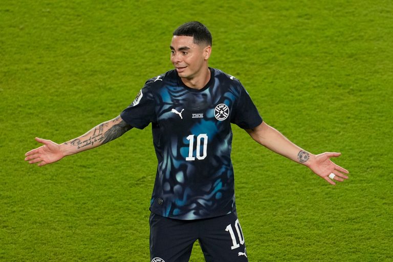 Paraguay S Almiron First To Receive Red Card