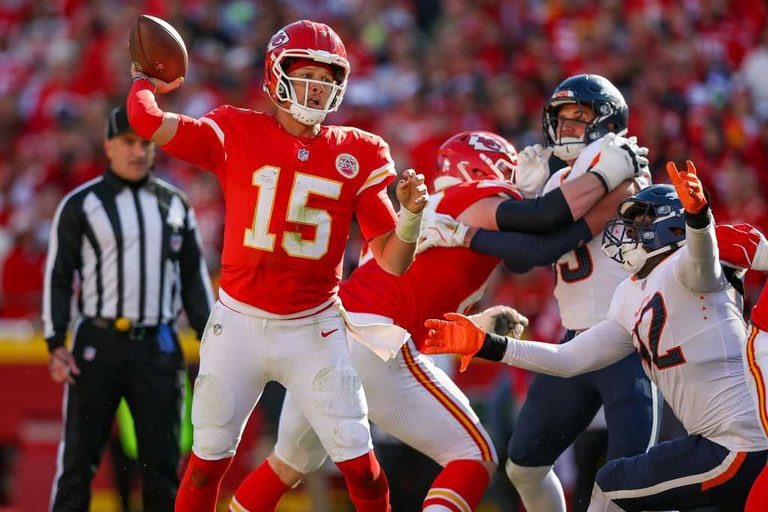 Patrick Mahomes Signs Historic 504 75M Deal With Chiefs