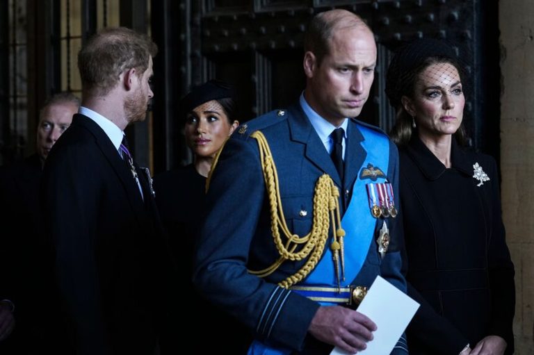 Royal Family Harry And Meghan To Visit Uk