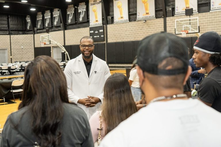 San Antonio Surgeon Inspires Students