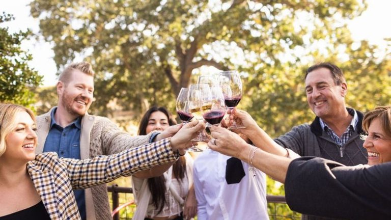 Santa Barbara Vintners Foundation Hosts Summer Soiree