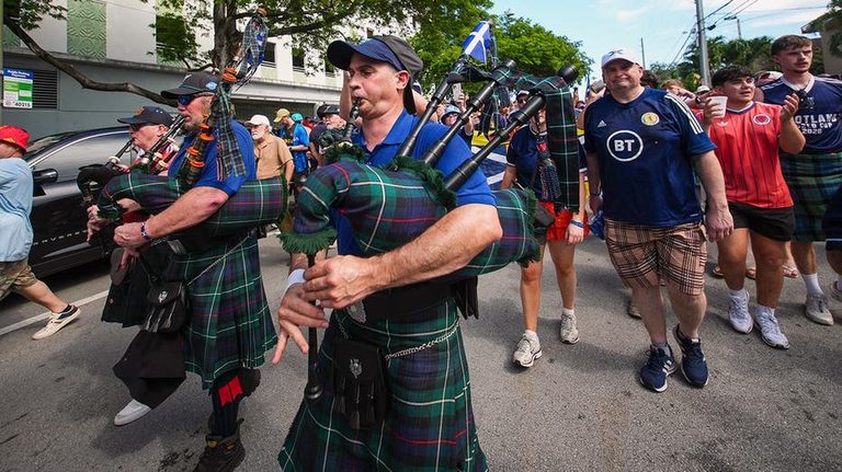 Scotland Fans Invade Miami