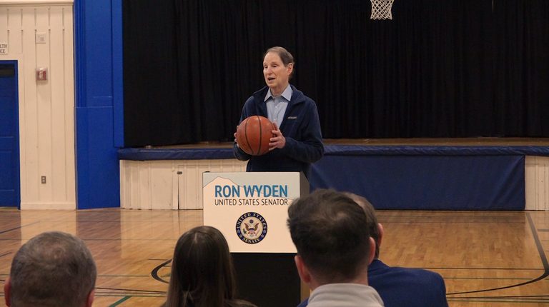 Sen Wyden To Hold Town Halls In Eastern Oregon