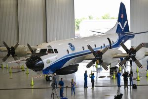 Senators Push To Upgrade Noaa S Aging Hurricane Hunter Fleet