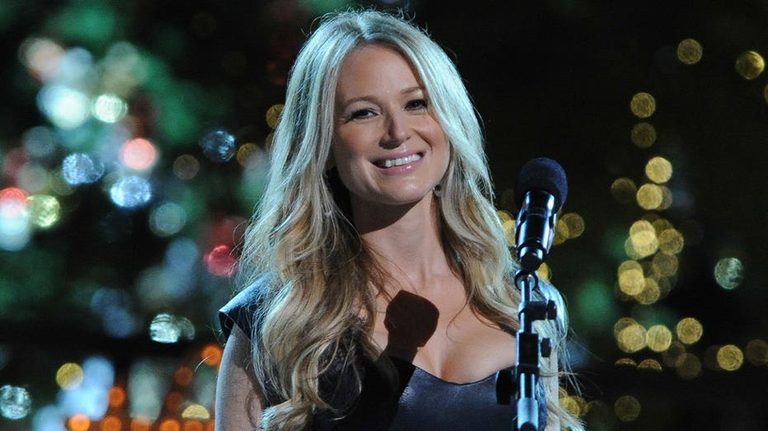 Singer Jewel Overcomes Homelessness