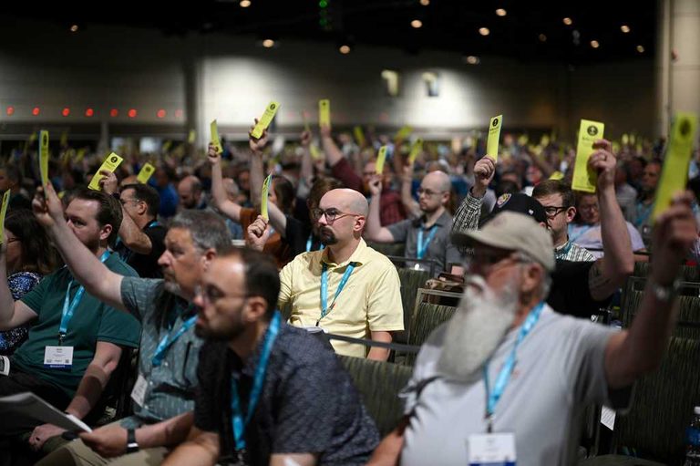 Southern Baptists Vote To Advance Ban On Women Pastors
