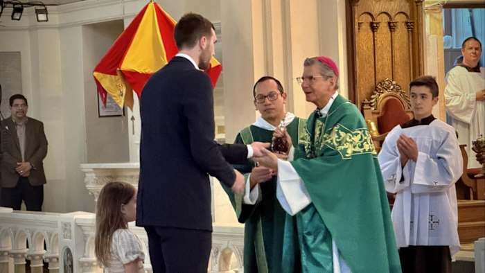 Spurs Center Attends Mass Celebrating Sports