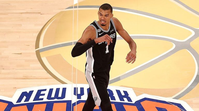 Spurs Snap Knicks 13 Game Playoff Win Streak