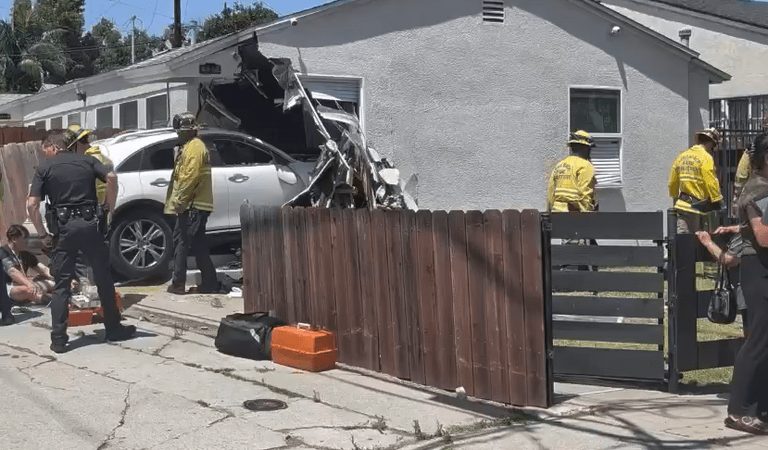 Suv Crashes Into Long Beach House