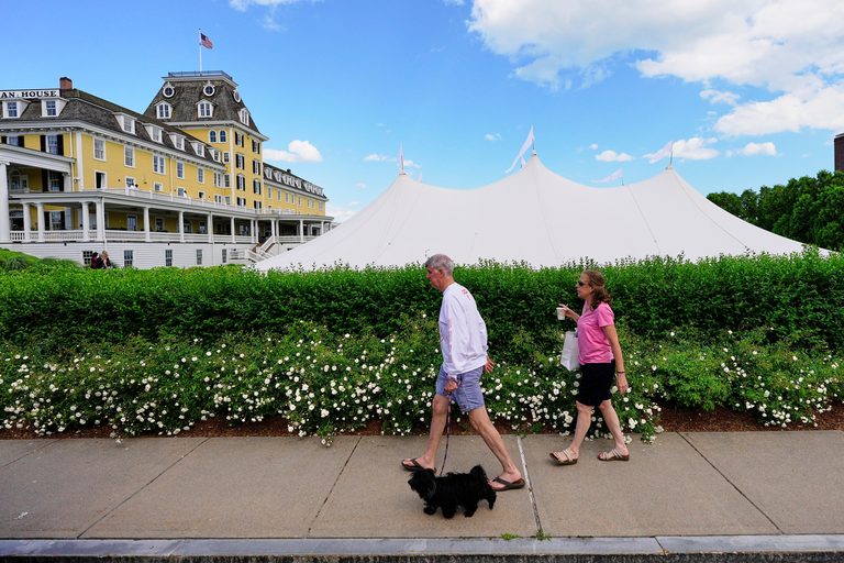 Taylor Swift S Rhode Island Beach Town