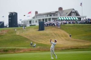 Teen Golfer Surprises Dad