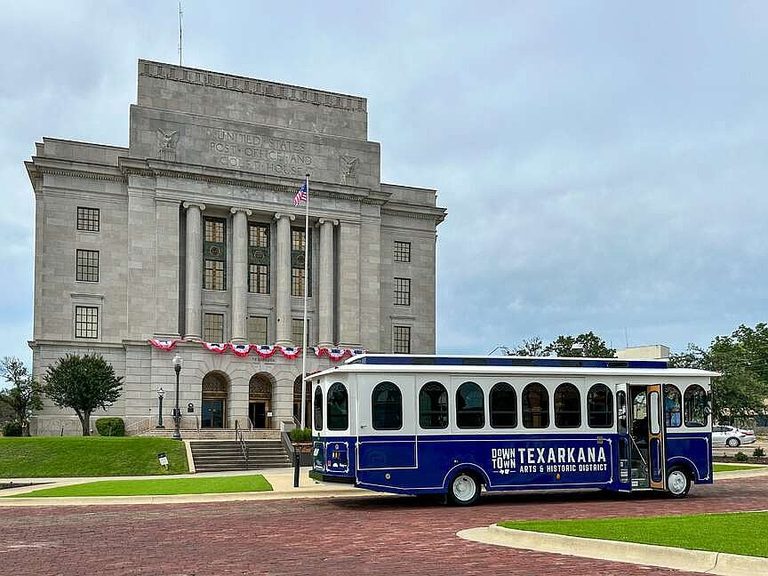 Texarkana Unveils New Trolley