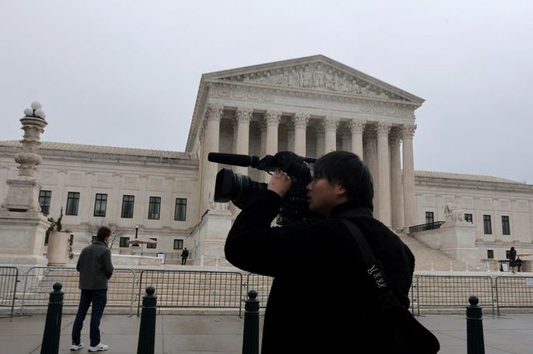 Trump Admin Asks Supreme Court To Endorse Immigration Detention Policy