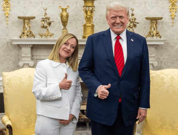 Trump Italian Pm Disagree Over Photo