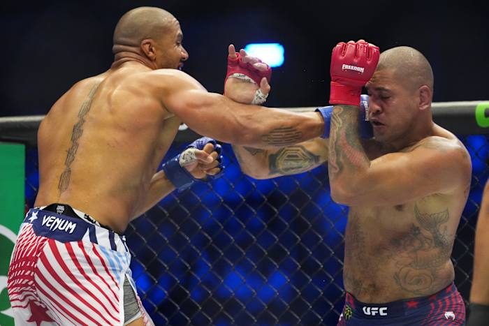 Ufc Fighter Accuses Opponent Of Illegal Shots