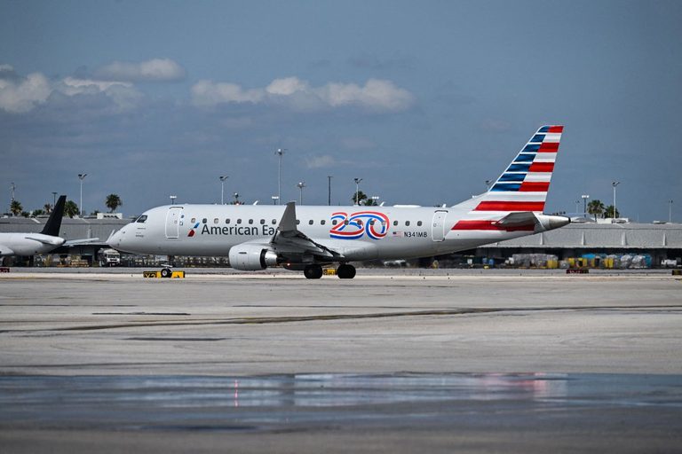 United Airlines Unveils Stars And Stripes Planes