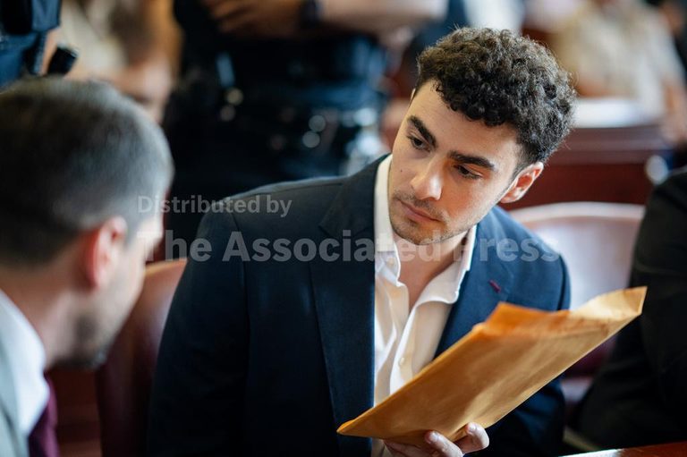 Unitedhealthcare Ceo S Killer To Use Psychiatric Defense
