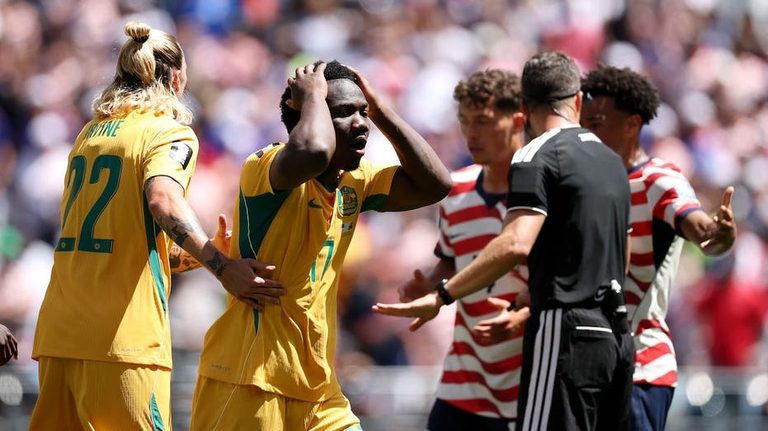 Us Beats Australia 2 0 In World Cup