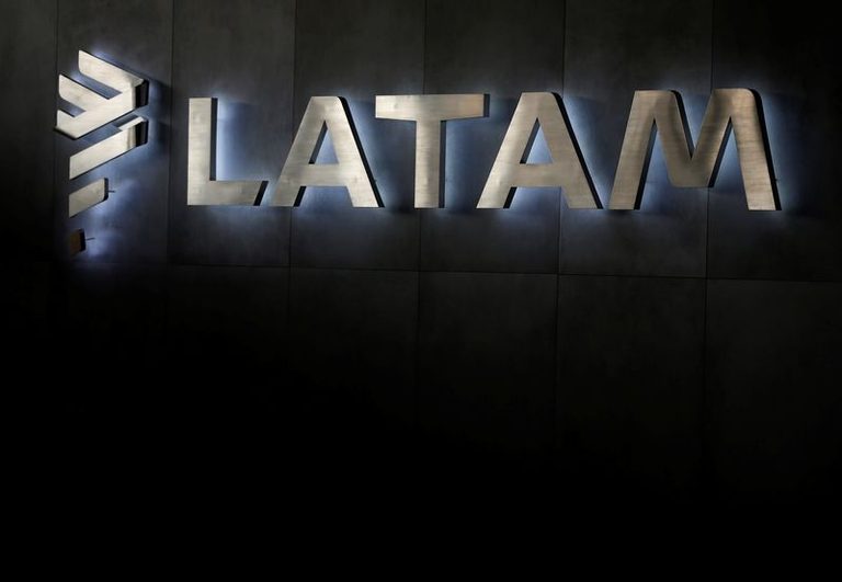 Us Iran Pact Lowers Oil Prices Boosts Latin American Airlines