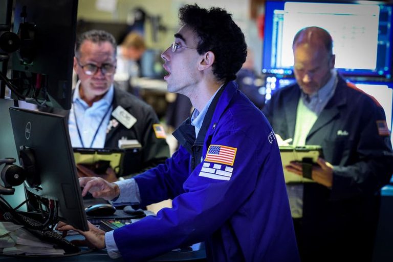 Us Stocks Fall Amid Tech Selloff