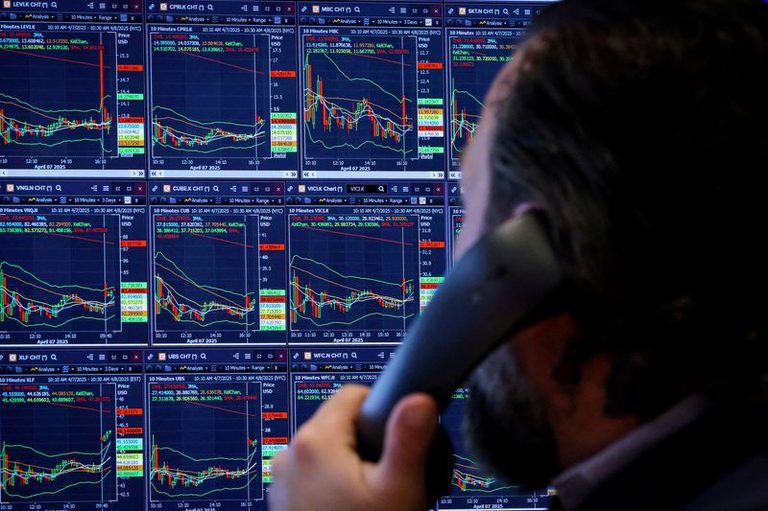 Wall Street Ends Quarter With Mixed Results