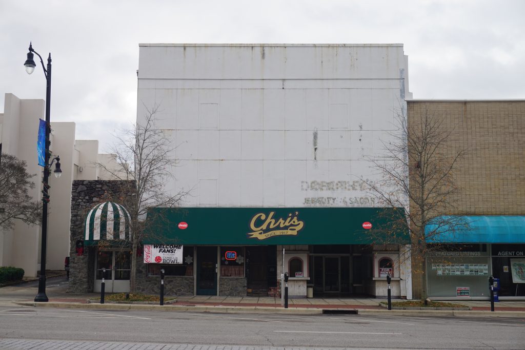 Chris' Hot Dogs — Montgomery