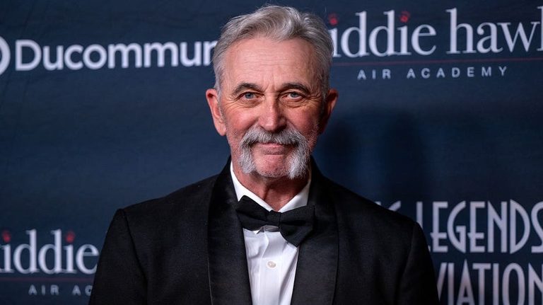 Aaron Tippin Honors Military Families