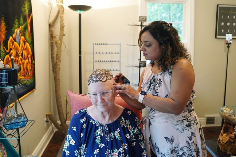 Akron Henna Art Helps Cancer Patients