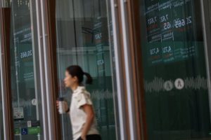 Asian Shares Fall As Chipmakers Struggle