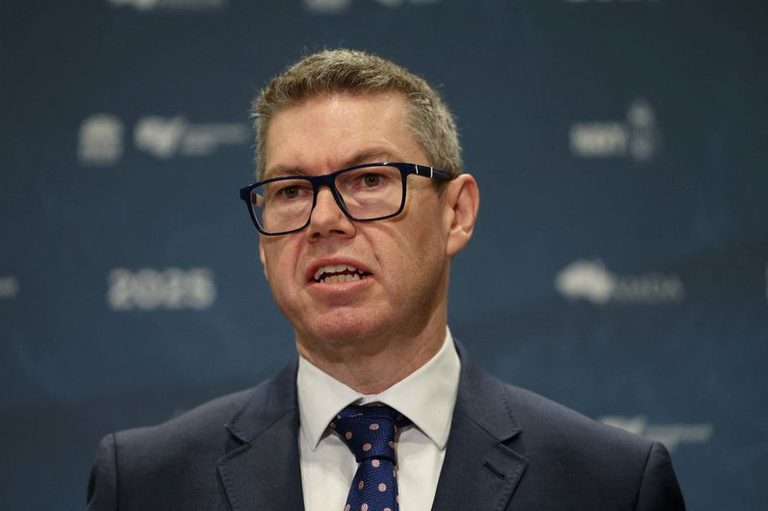 Australia Seeks To Curb Defence Spending
