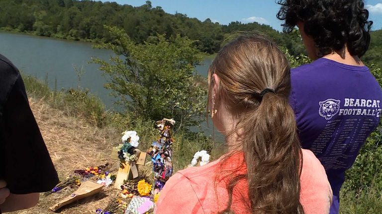 Booneville Mourns Teens Killed In Lake Crash
