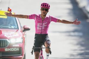 Carapaz Wins Stage 18