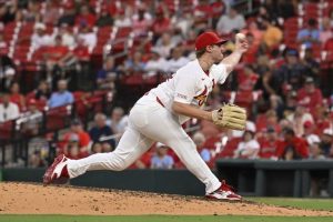 Cardinals Brewers Players Exit Game With Injuries