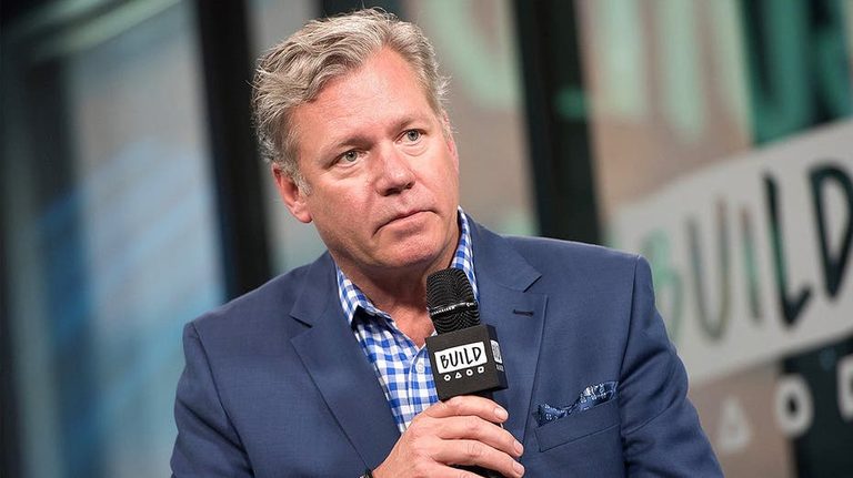 Chris Hansen Warns Parents Of Online Predators
