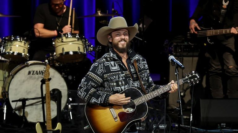 Chris Janson Teaches Kids To Respect The Flag