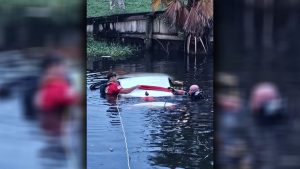 Clearwater Officers Rescue Driver From Pond